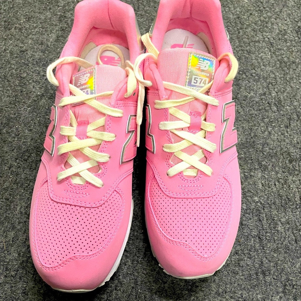 Size 7/8.5 Bubblegum pink New Balance runners